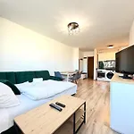 Apartment Powstancow Slaskich Lavish By Bookinghost