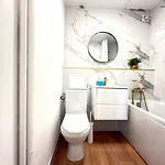 Apartment Powstancow Slaskich Lavish By Bookinghost