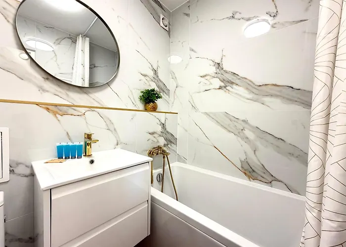 Powstancow Slaskich Lavish By Bookinghost Apartman Wrocław