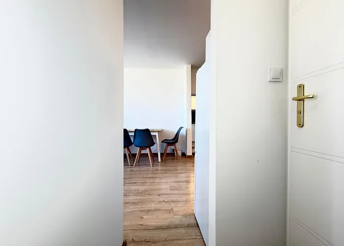 Powstancow Slaskich Lavish By Bookinghost Apartman Wrocław